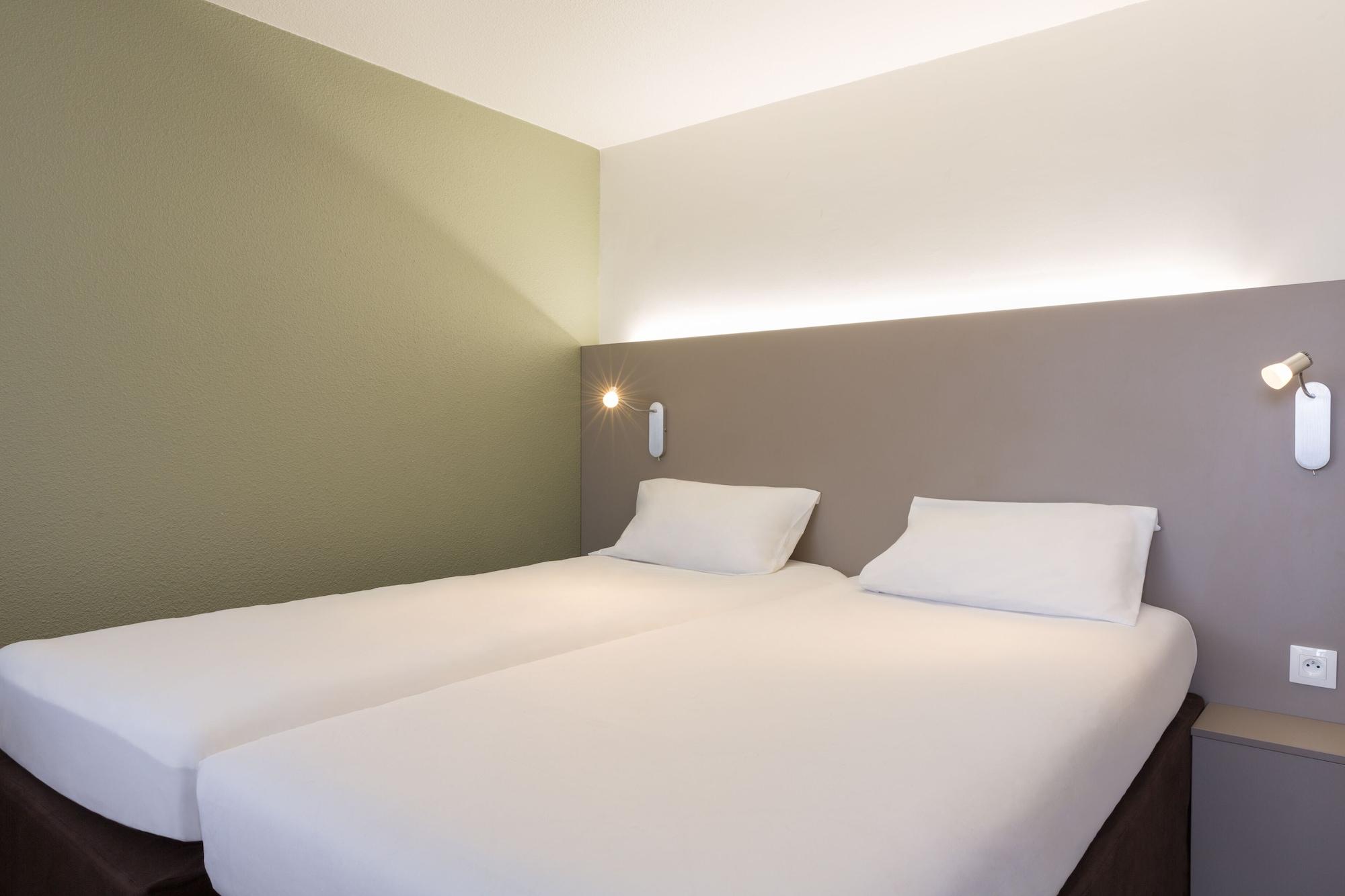 Hotel Campanile Annecy ~ Metz-Tessy Exterior foto