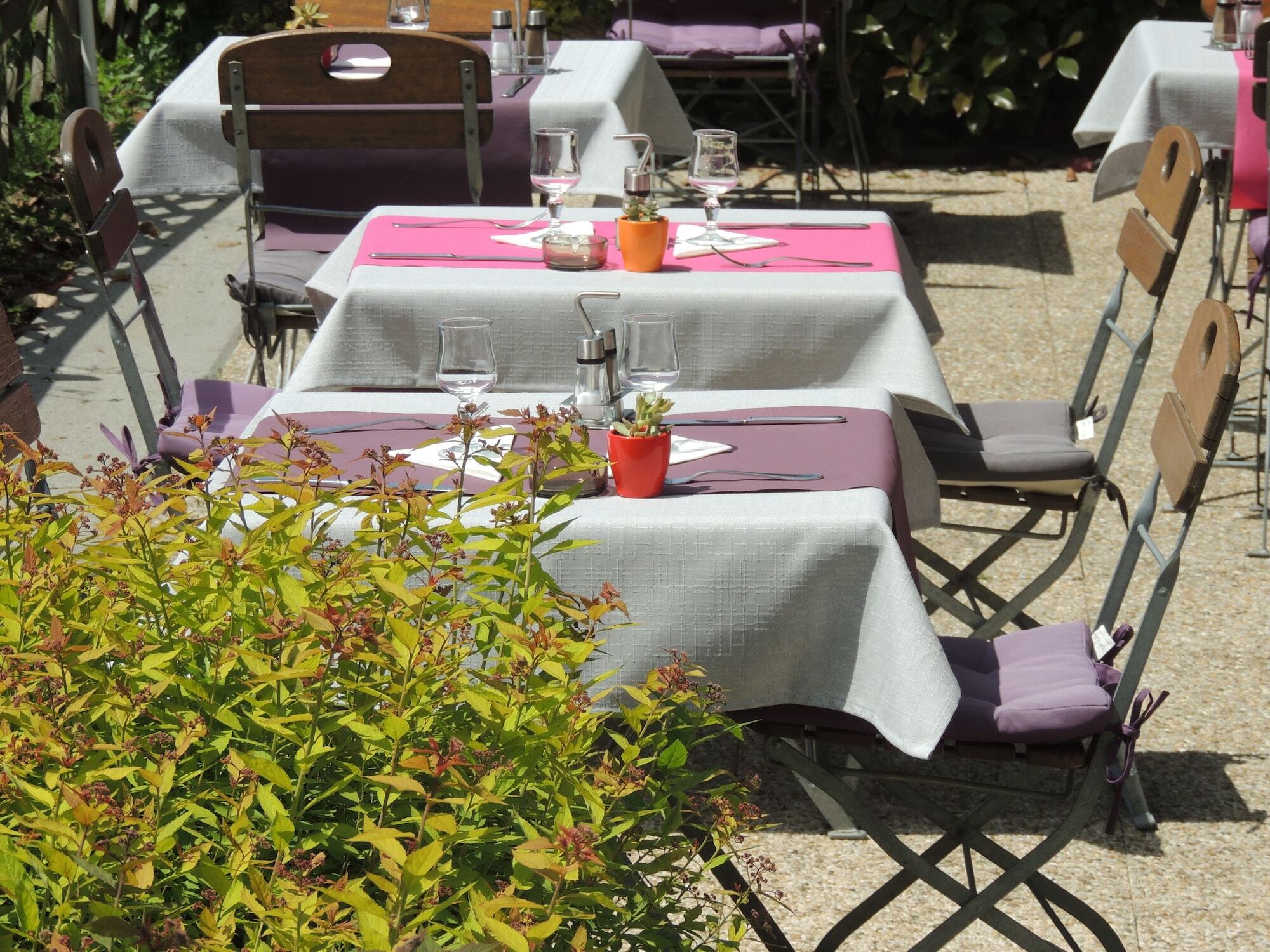 Hotel Campanile Annecy ~ Metz-Tessy Exterior foto